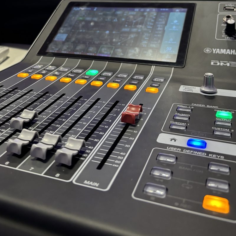 Yamaha DM3 Mischpult bei einer Konferenz-Veranstaltung