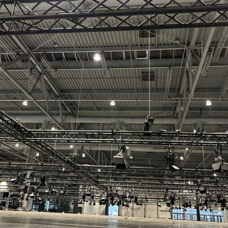 Hannover Messe — Truss-Konstruktion mit aufgehängten Scheinwerfern, ausgeführt für BTL